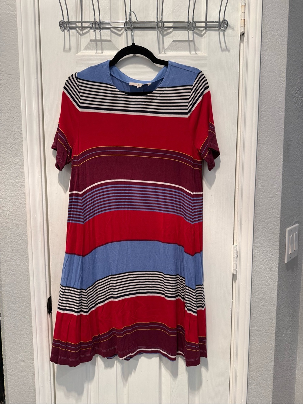 🦋♥️🤍LOFT Red Blue Striped T-Shirt Dress | Casual Summer Shift Dress | Size Small - Picture 2 of 5